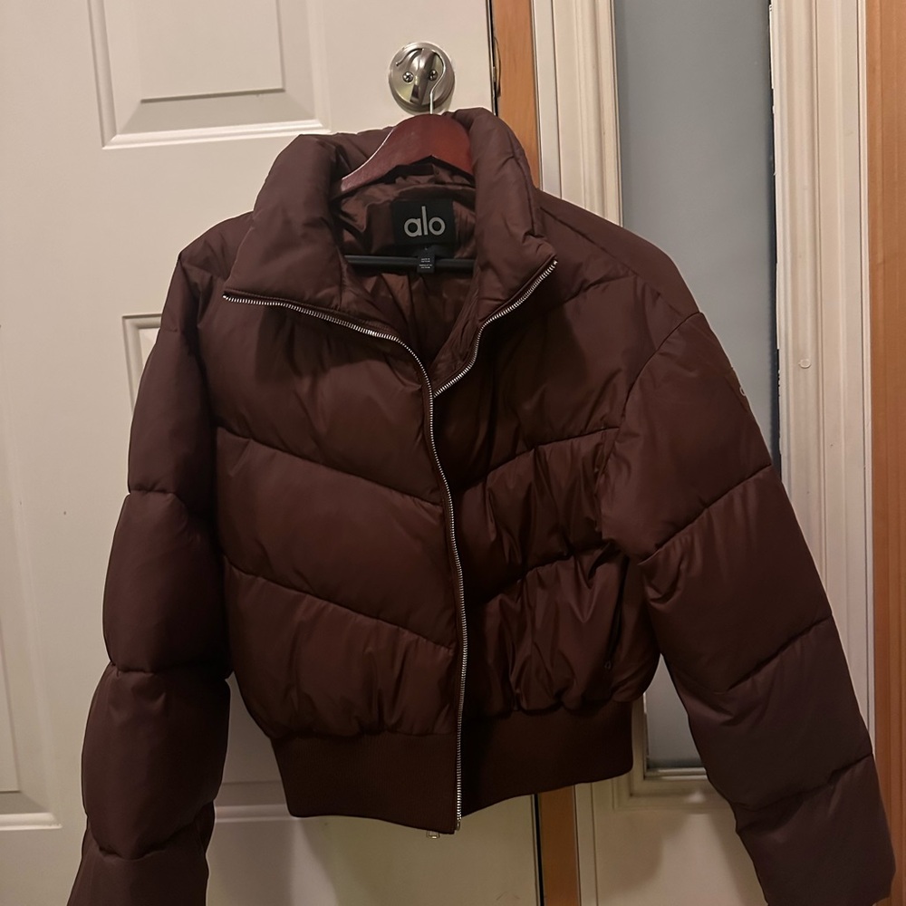 ALO cropped Atmosphere puffer in Brownstone
